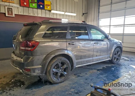 2018 Dodge Journey Crossroad z USA, uszkodzony, nr VIN 3C4PDCGG9JT369595